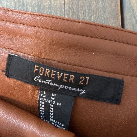 NWT Forever 21 Faux Leather Classic Heroine Collection Brown Skirt - Size M (X8) - Picture 4 of 8
